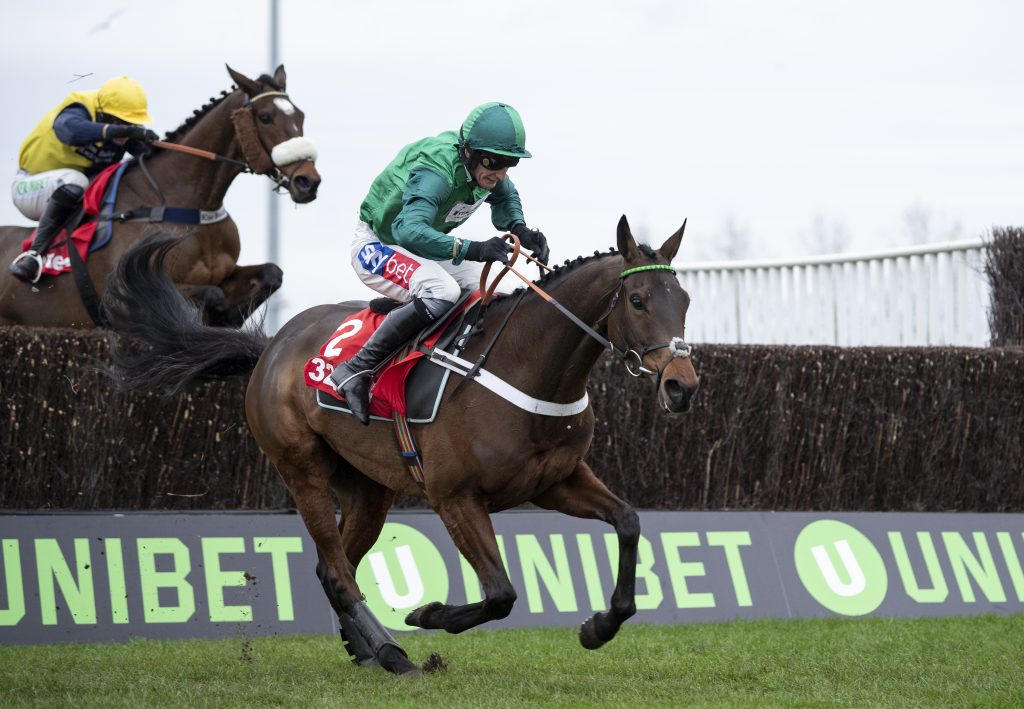 Top Notch wins at Kempton